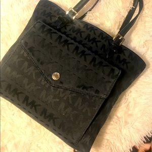 Black Michael Kors Medium Size Purse 👜